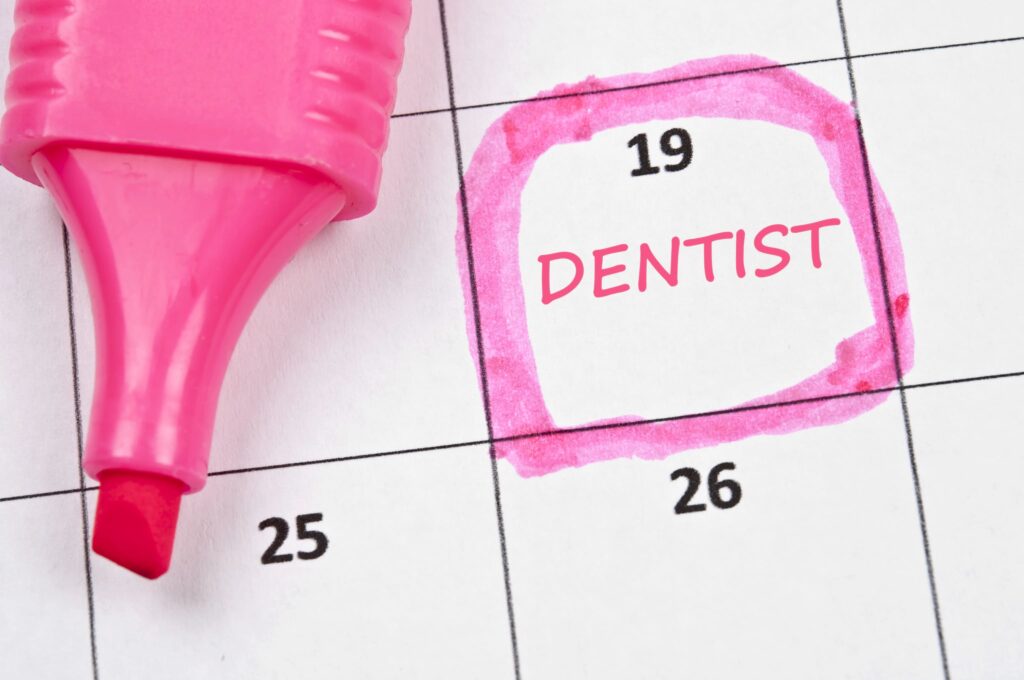 Kalendarz z zakreśloną wizytą u dentysty